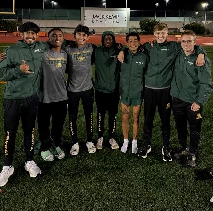 Men Track and Field Compete in First Outdoor Meet of Season in California