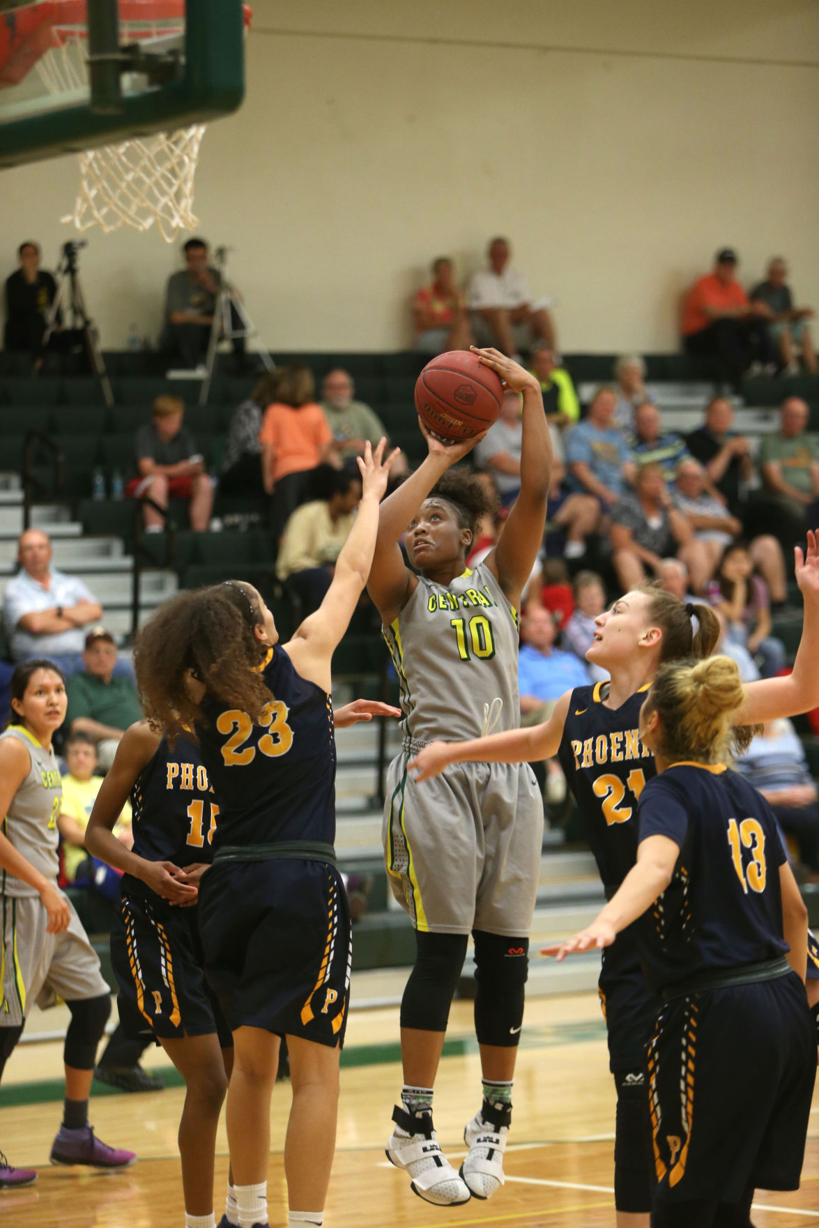 Kiara Knox shoots Saturday during Central game against Phoenix College-Oscar Perez/PinalCentral